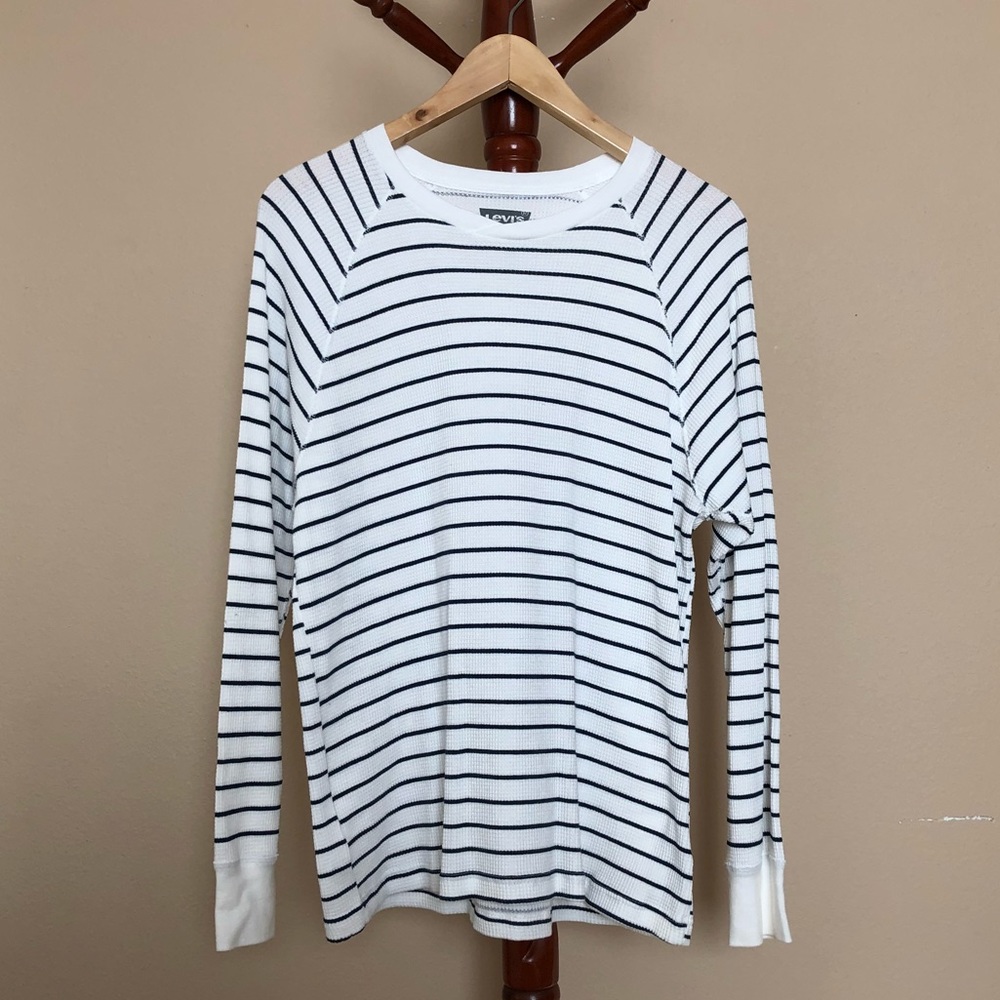 ❄️Levi’s Thermal White & Navy Striped Long-Sleeve